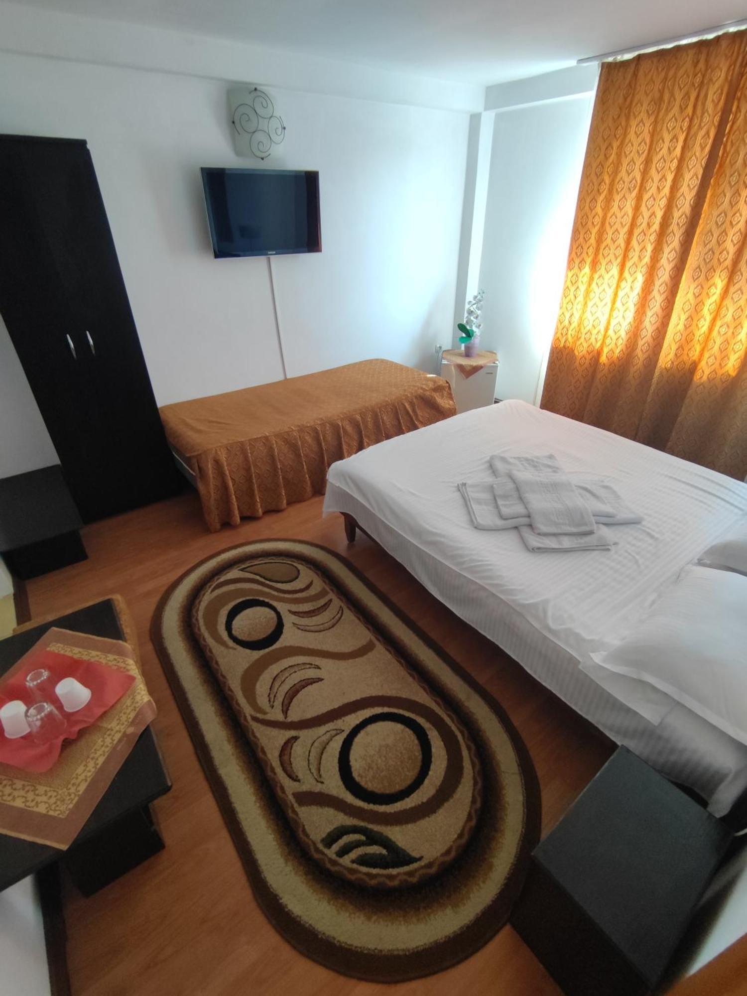 Camere De Inchiriat Edelweiss Dumbrava Rosie ภายนอก รูปภาพ